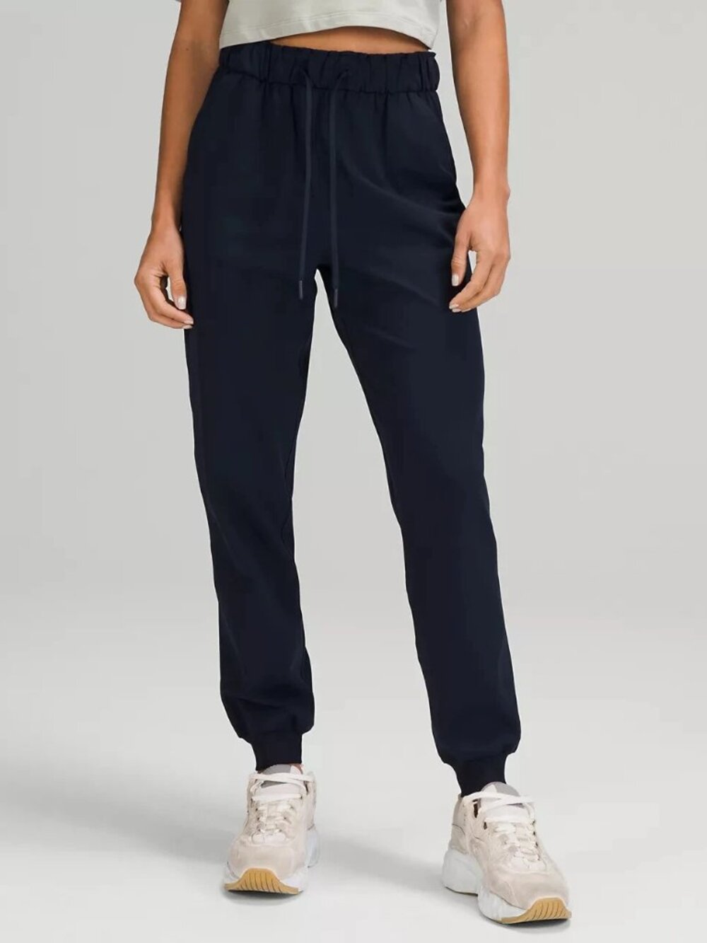 Lululemon Relaxed Fit High Rise Joggers (Black) - Size 6